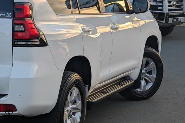2021 Toyota Prado GXL image 9