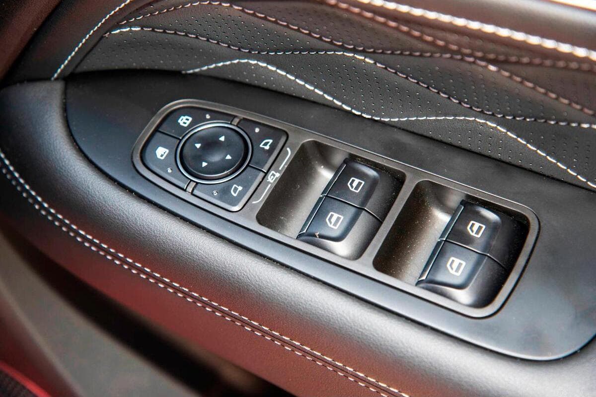 2024 GWM Tank 300 Lux Hybrid Auto 4x4 image 16