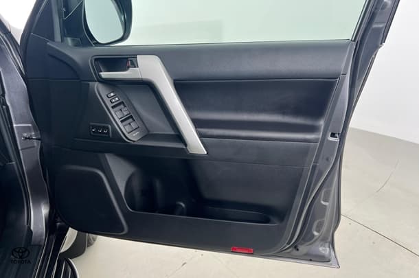 2023 Toyota Prado Kakadu image 14