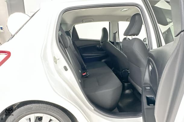 2019 Toyota Yaris Ascent image 13