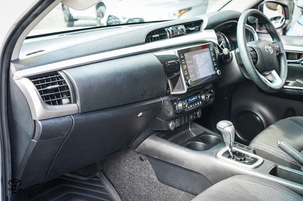 2023 Toyota HILUX SR5 image 21