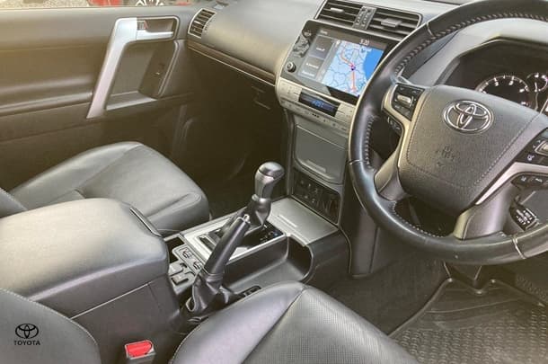 2021 Toyota Prado VX image 14