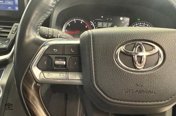2022 Toyota Landcruiser VX image 28