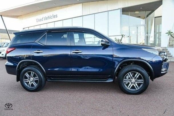 2023 Toyota Fortuner GXL image 3
