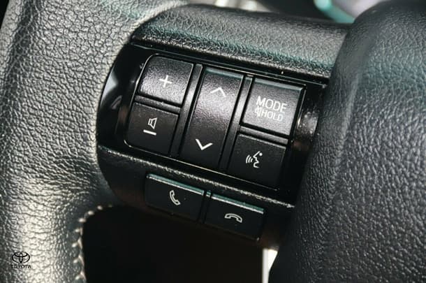 2022 Toyota Hilux 4x4 SR5 image 14