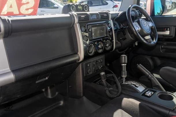 2016 Toyota FJ Cruiser FJ Cruiser image 8