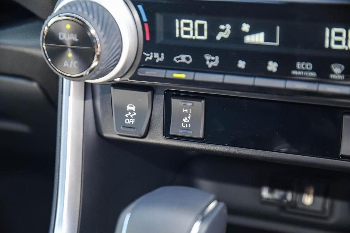 2025 Toyota RAV4 XSE Auto eFour image 13