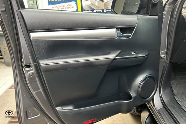 2022 Toyota Hilux 4x4 SR5 image 17