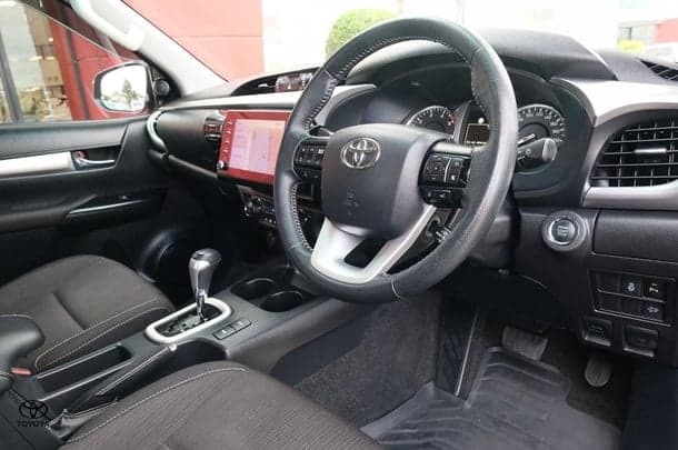 2022 Toyota Hilux SR5 image 7