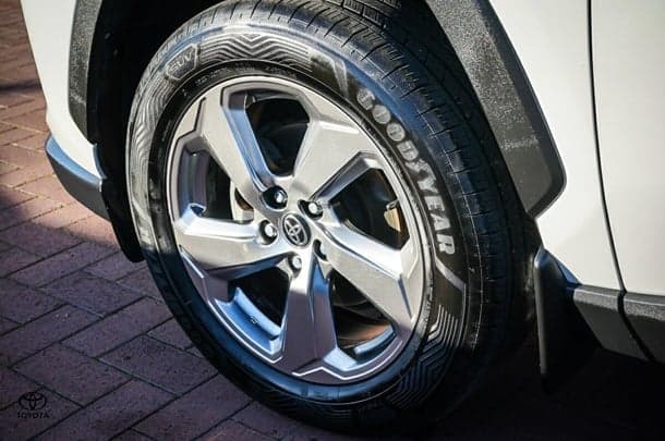 2020 Toyota RAV4 GXL image 4