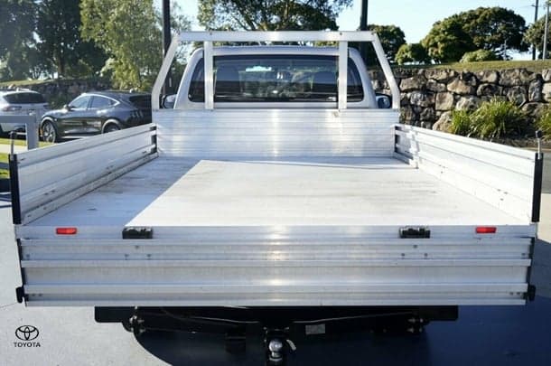 2017 Toyota HILUX SR image 10