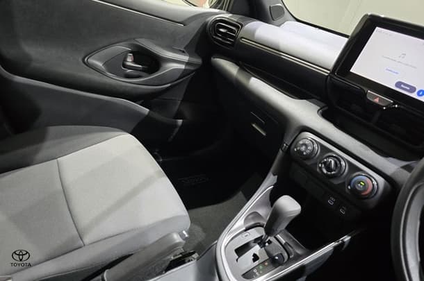 2024 Toyota Yaris Ascent Sport image 23