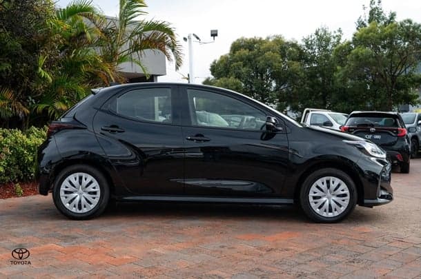 2023 TOYOTA Yaris Ascent Sport image 3