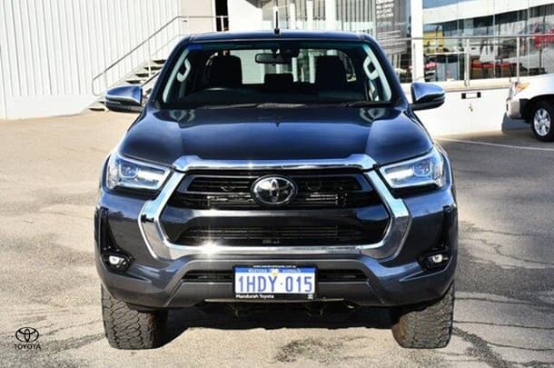 2020 Toyota Hilux SR5 image 17