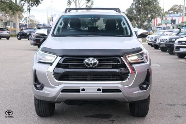 2022 Toyota Hilux SR5 image 3