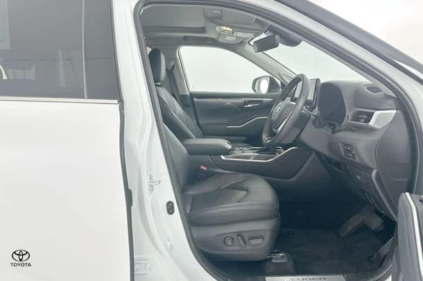 2024 Toyota Kluger Hybrid AWD GRANDE image 16