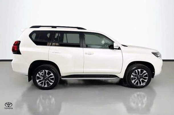 2023 Toyota Prado VX image 10
