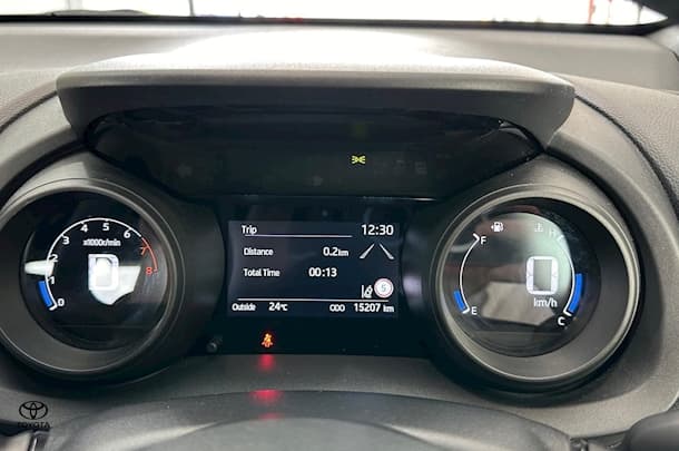 2023 Toyota Yaris SX image 18