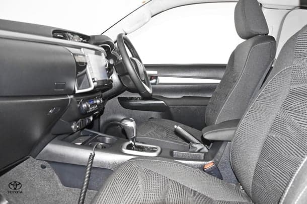 2024 Toyota Hilux 4x4 SR5 image 16