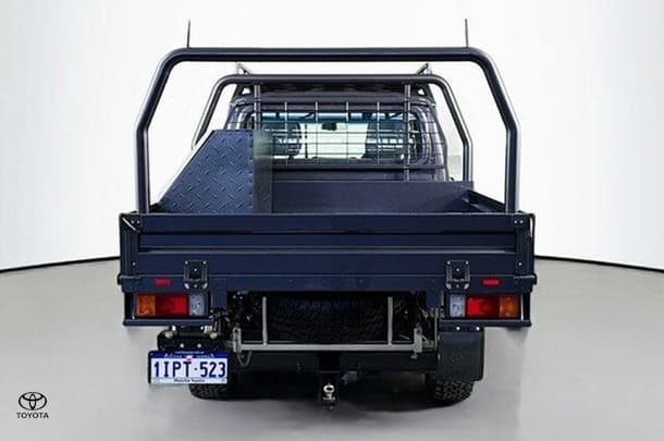 2020 Toyota LANDCRUISER MILITARY GXL image 7