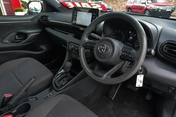 2022 Toyota Yaris Ascent Sport image 7