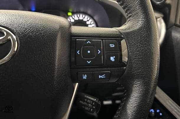 2021 Toyota Hilux SR5 image 24