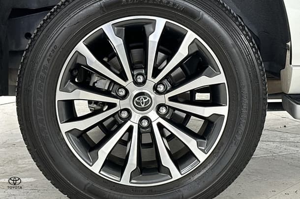 2022 Toyota Prado Kakadu image 12