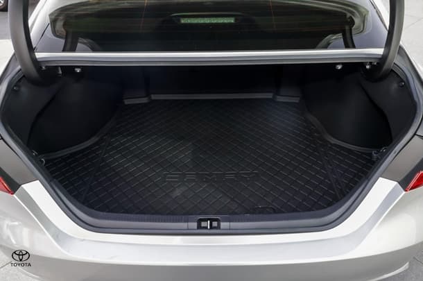 2018 Toyota CAMRY SL image 21