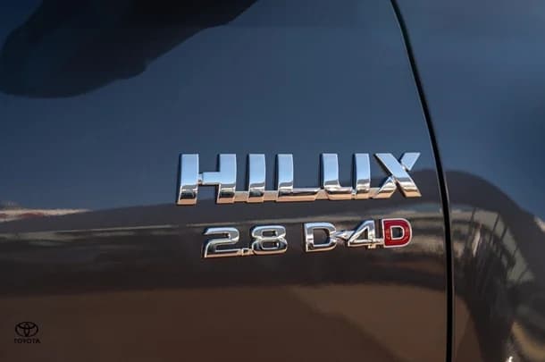 2024 TOYOTA Hilux 4x4 SR5 image 24