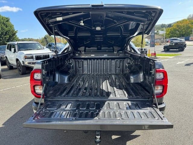 2022 Toyota Hilux SR5 image 17