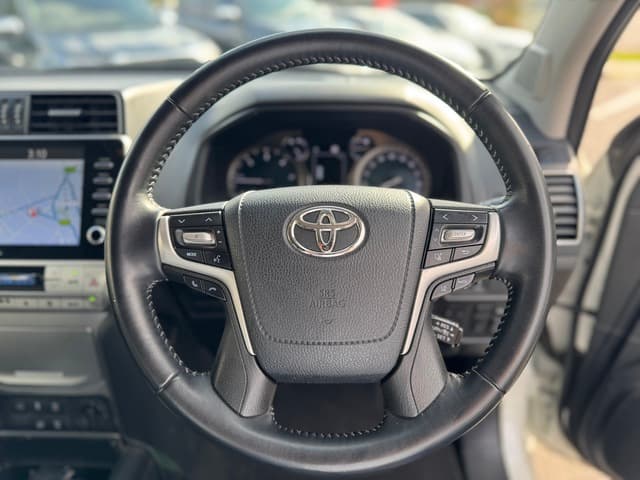 2021 Toyota Prado VX image 12