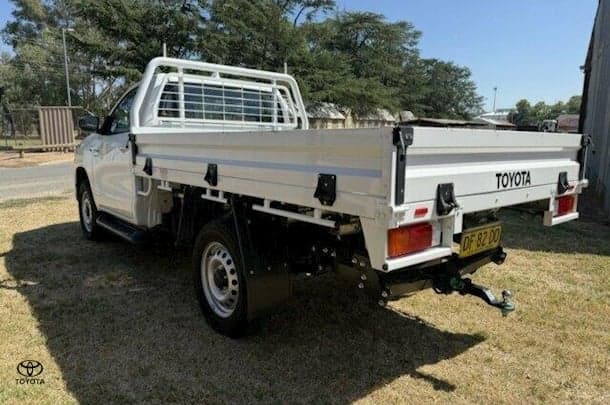 2022 Toyota HILUX SR image 5