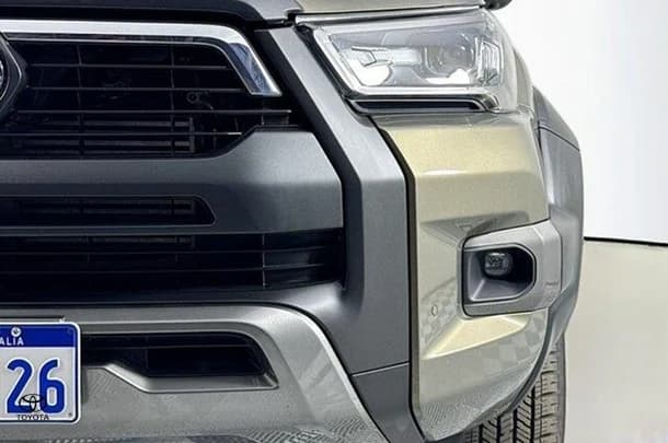 2023 Toyota Hilux Rogue image 3