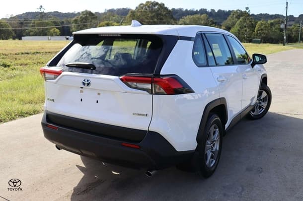 2023 Toyota RAV4 Hybrid GX AWD image 6