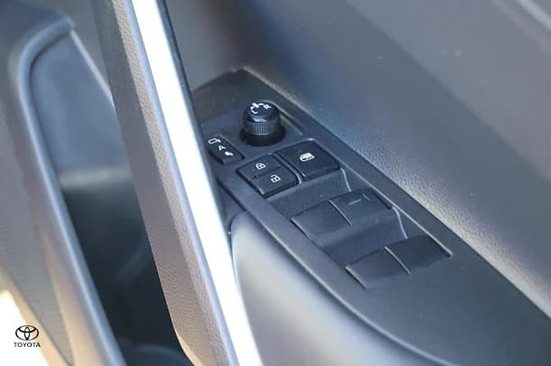 2024 Toyota Corolla Cross Hybrid GX image 16