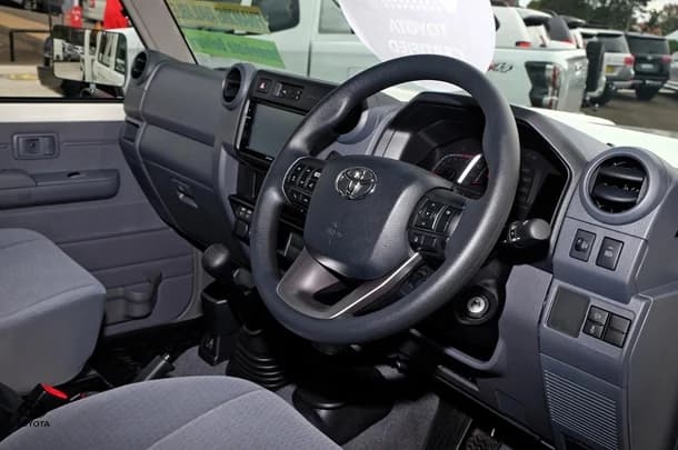 2025 Toyota LC MILITARY GXL image 6