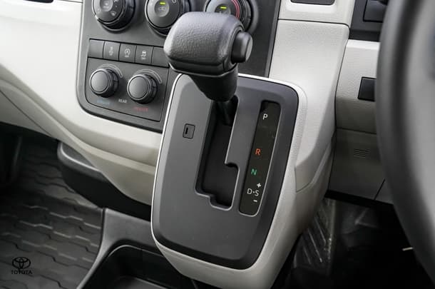 2025 Toyota HIACE SLWB image 19