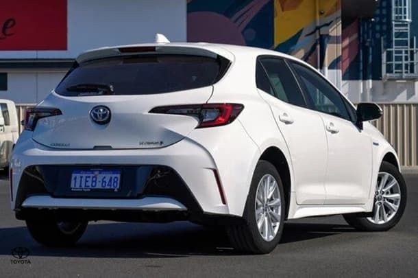2024 Toyota Corolla Hatch Hybrid Ascent Sport image 2