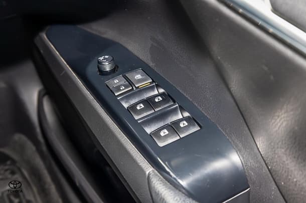 2019 Toyota CAMRY HYBRID Ascent image 18