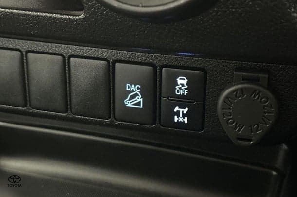 2022 Toyota Hilux SR image 26