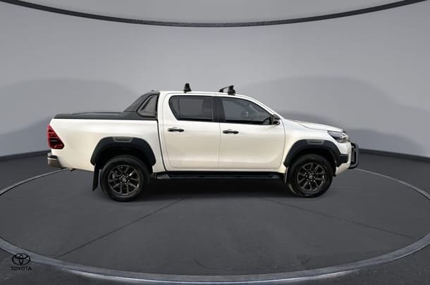 2020 Toyota HILUX Rogue image 9