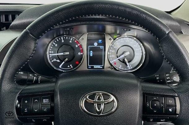 2022 Toyota Hilux SR5 image 12
