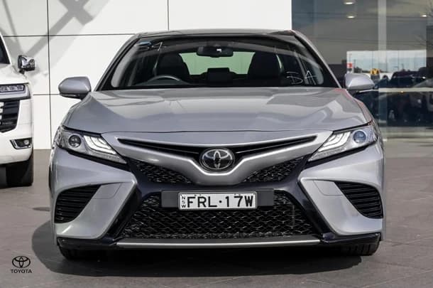 2018 Toyota CAMRY SL image 4
