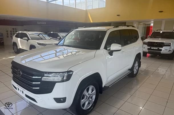 2023 Toyota Landcruiser GXL image 3