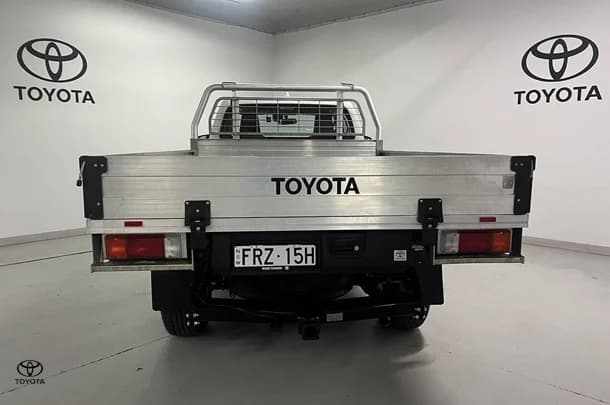 2024 Toyota Hilux SR image 6