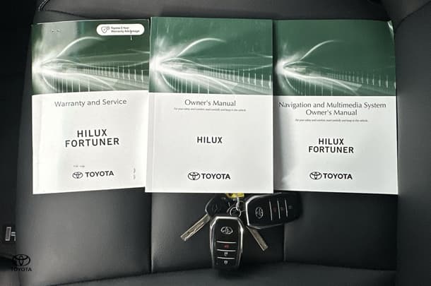 2022 Toyota Hilux SR5 image 6