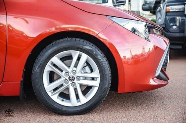 2018 Toyota COROLLA Ascent Sport image 13
