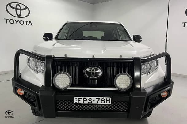 2020 Toyota Prado GX image 3