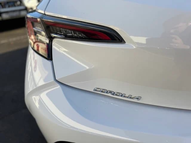 2018 Toyota Corolla Hatch Ascent Sport image 16