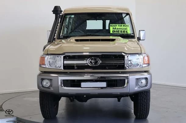 2022 Toyota LC Military GXL image 2